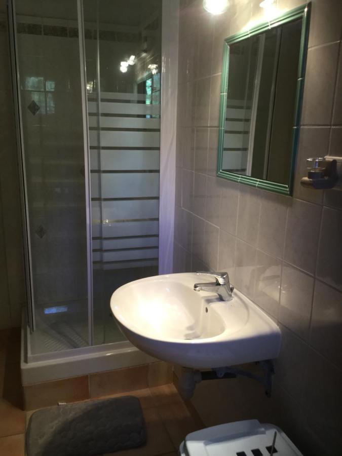 Appartement Dans Un Mas Provencal Istres Εξωτερικό φωτογραφία